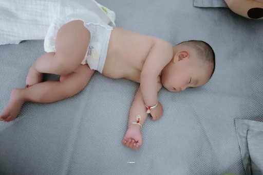 单县几个月宝宝会抬头